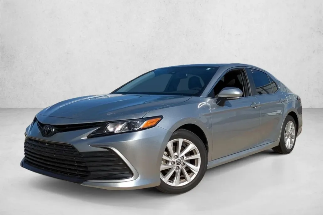 2023 Toyota Camry LE photo 1
