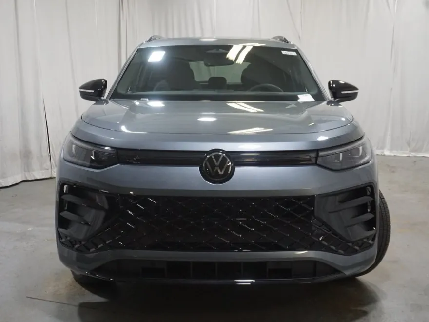 2025 Volkswagen Tiguan SE R-Line Black photo 1