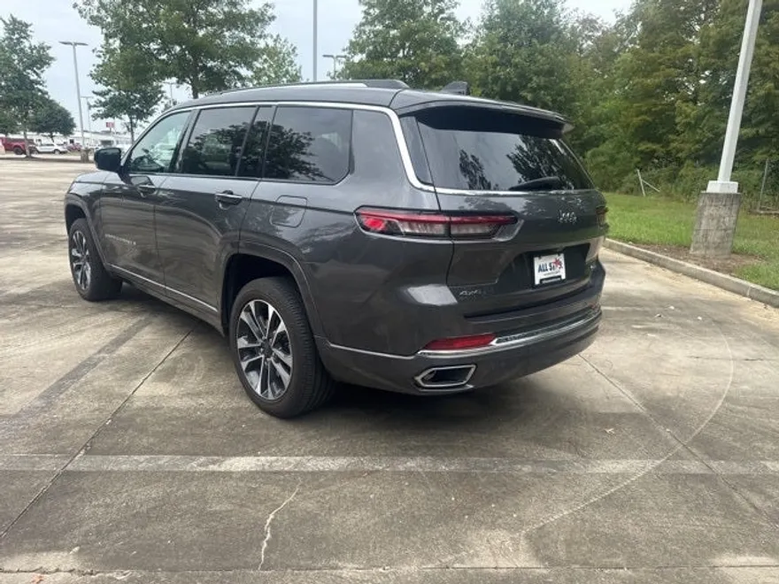 2023 Jeep Grand Cherokee Overland photo 1