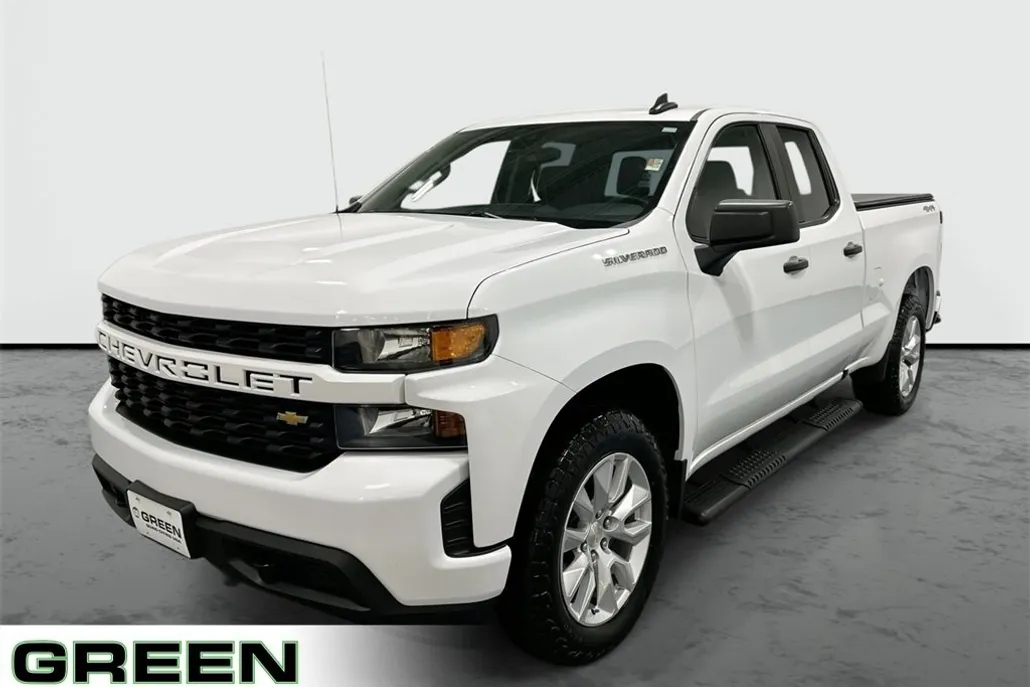 2022 Chevrolet Silverado Custom photo 1