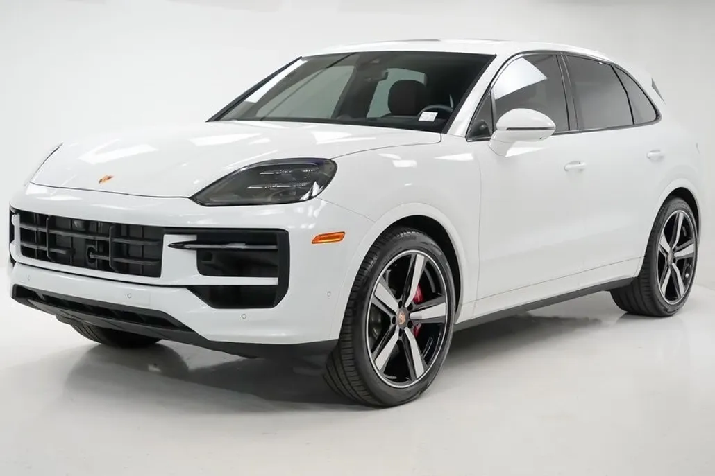 2025 Porsche Cayenne S photo 1