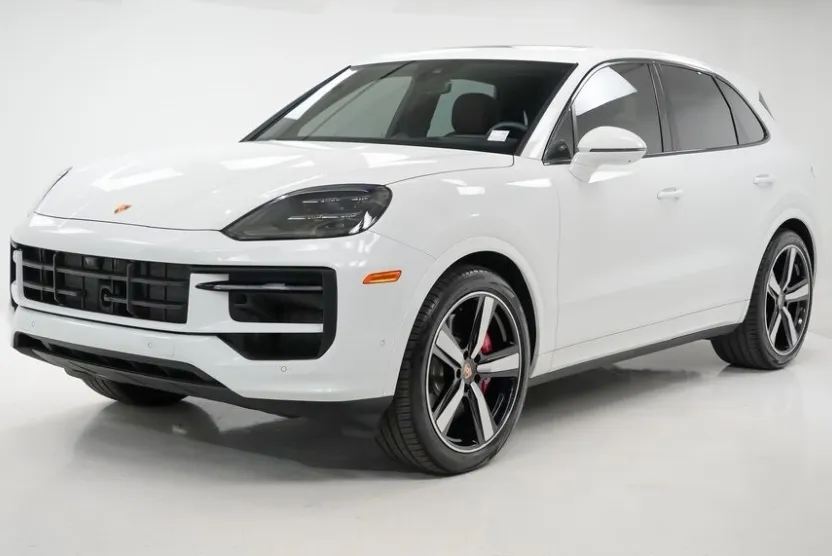 2025 Porsche Cayenne S photo 1