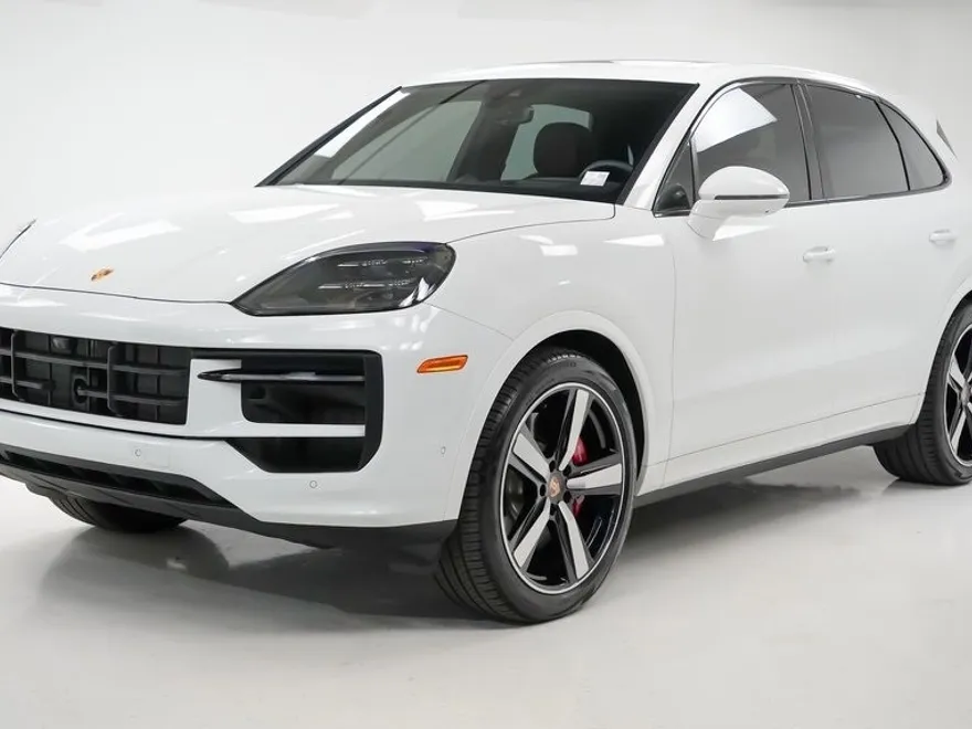 2025 Porsche Cayenne S photo 1