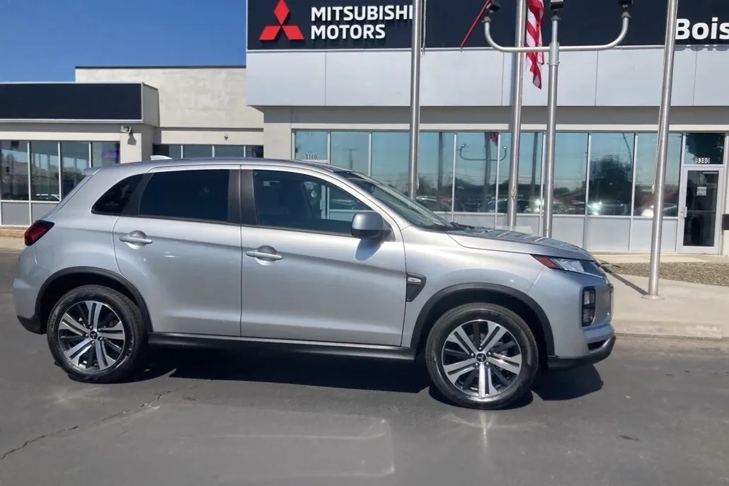 2025 Mitsubishi Outlander Sport ES SE LE photo 1