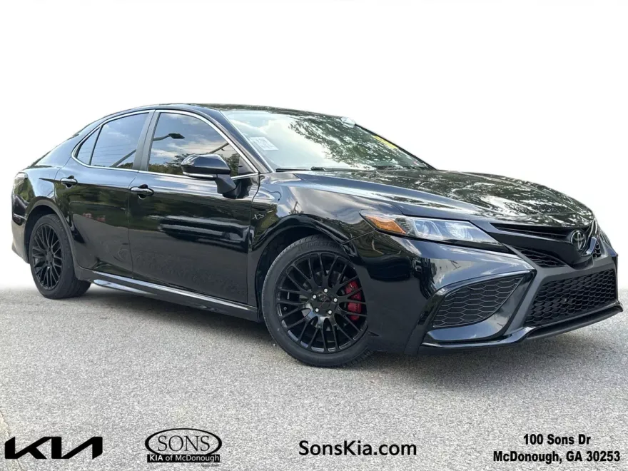 2022 Toyota Camry SE photo 1