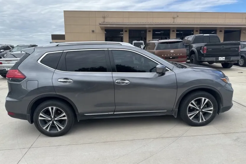 2017 Nissan Rogue SL photo 1