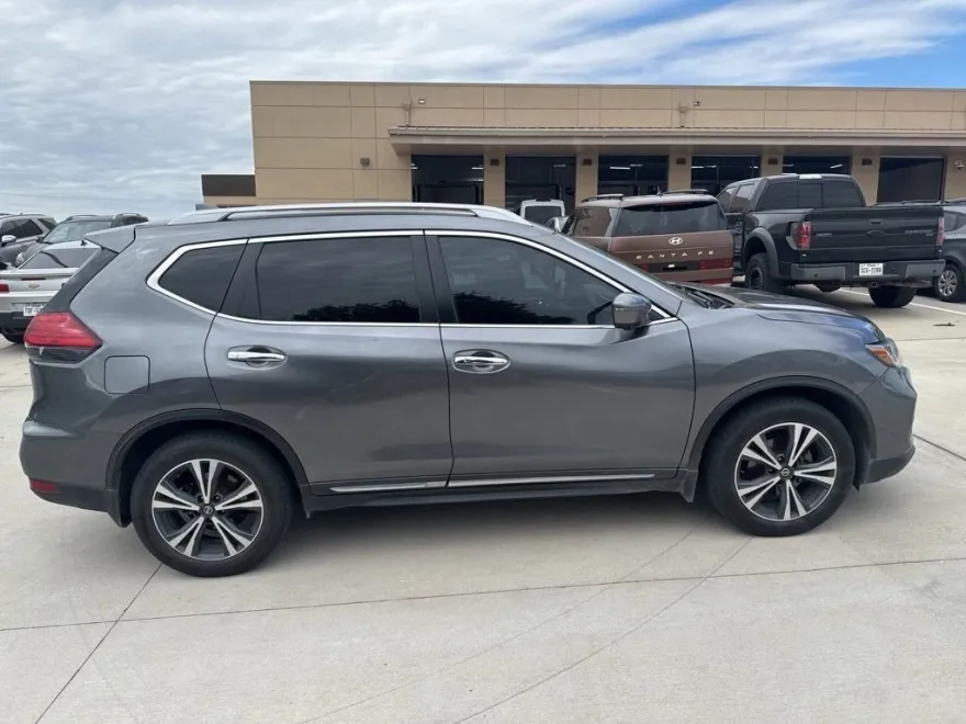 2017 Nissan Rogue SL photo 1
