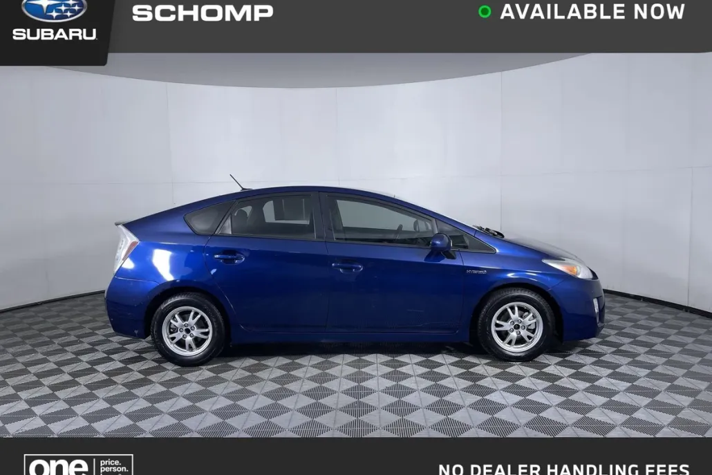 2011 Toyota Prius Three photo 1