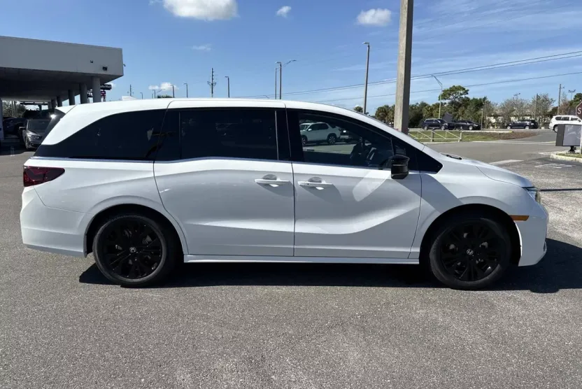 2026 Honda Odyssey photo 1