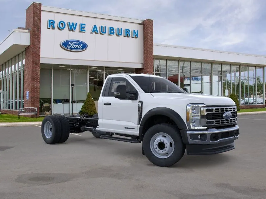 2025 Ford F-600 photo 1
