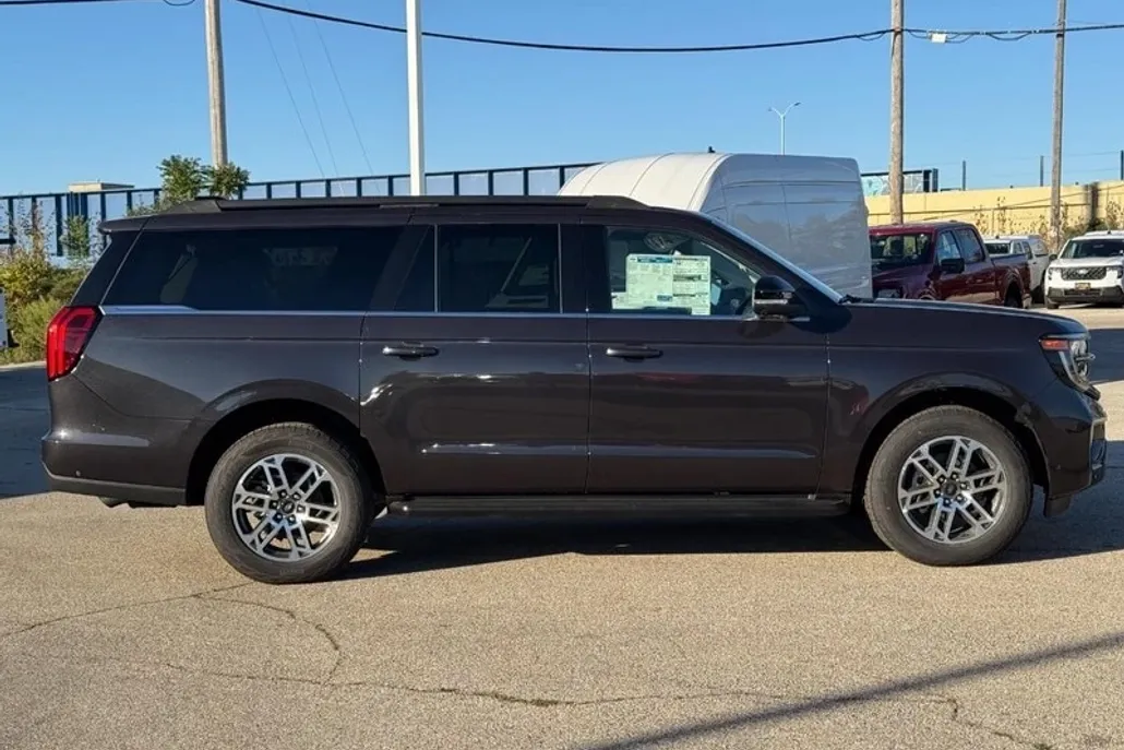 2025 Ford Expedition MAX photo 1