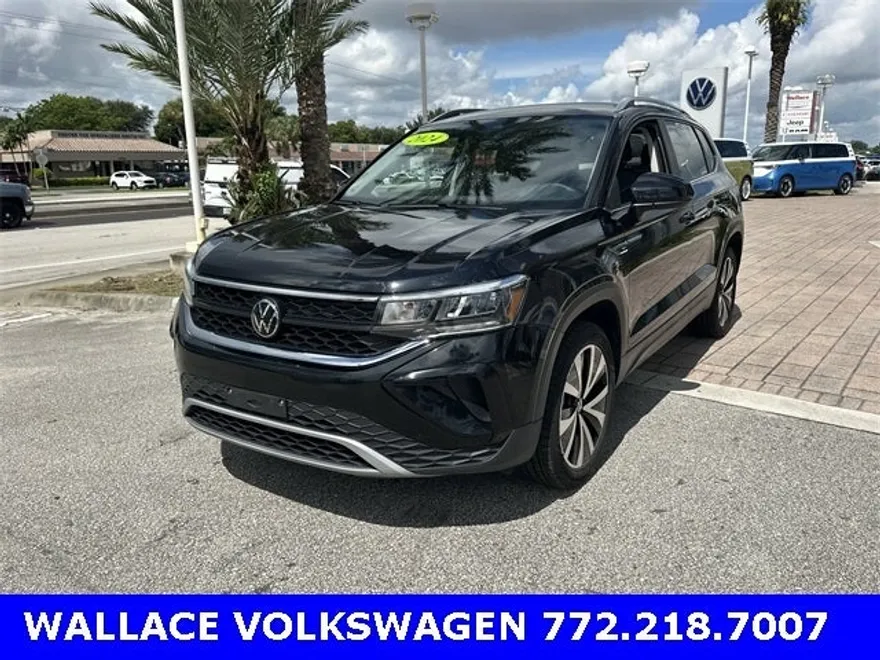 2024 Volkswagen Taos SE photo 1