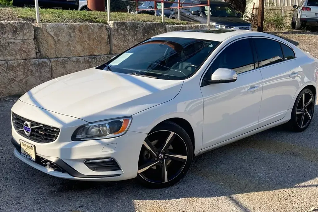 2016 Volvo S60 T5 R-Design photo 1