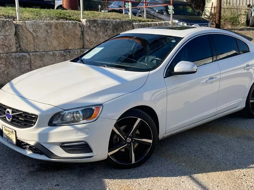 2016 Volvo S60 T5 R-Design photo 1