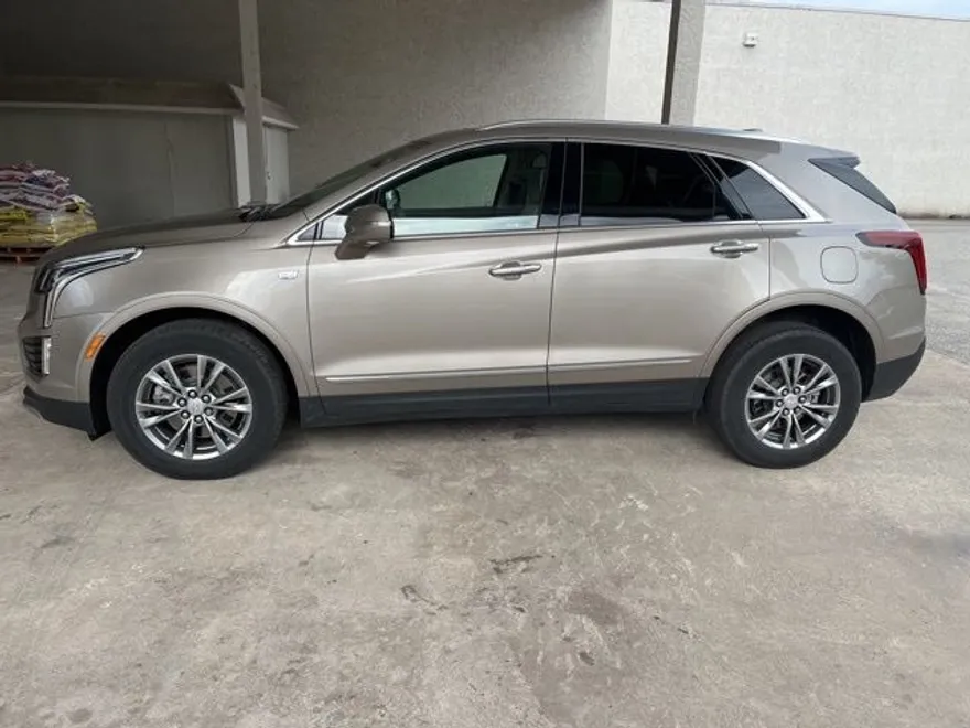 2022 Cadillac XT5 Premium Luxury photo 1