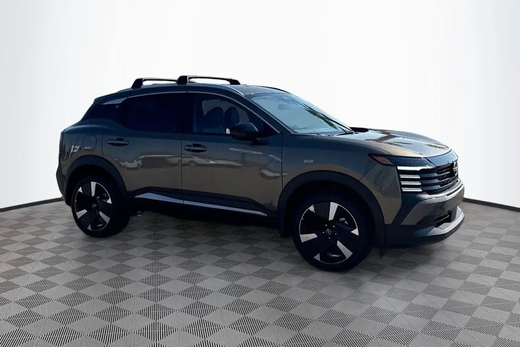 2026 Nissan Kicks SR photo 1