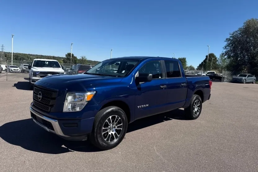 2023 Nissan Titan SV photo 1