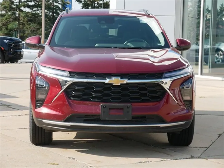 2024 Chevrolet Trax LT photo 1