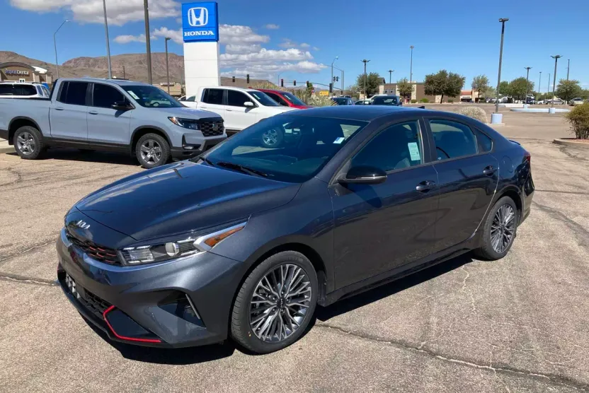 2024 Kia Forte GT-Line photo 1