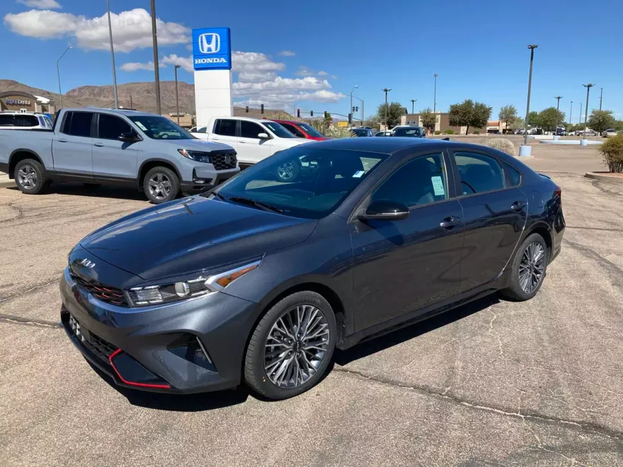 2024 Kia Forte GT-Line photo 1