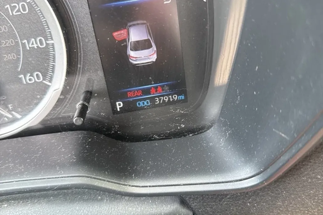 2022 Toyota Corolla LE photo 1
