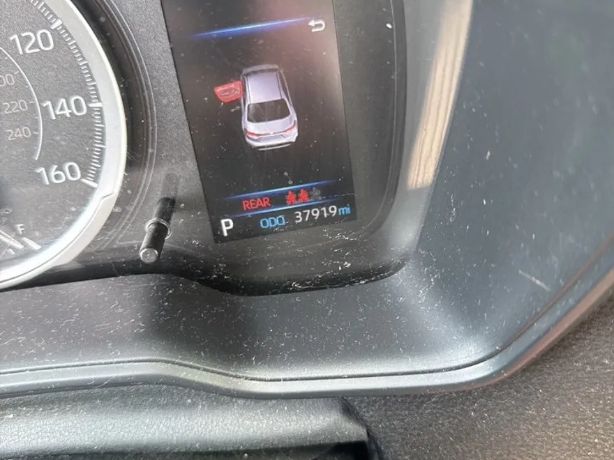2022 Toyota Corolla LE photo 1