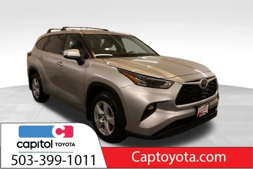 2022 Toyota Highlander LE photo 1