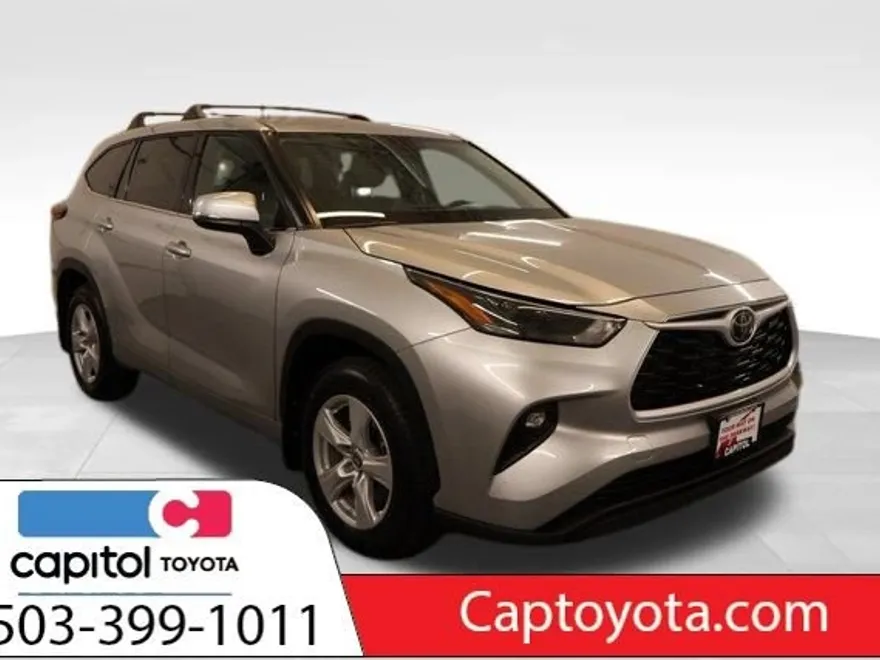 2022 Toyota Highlander LE photo 1