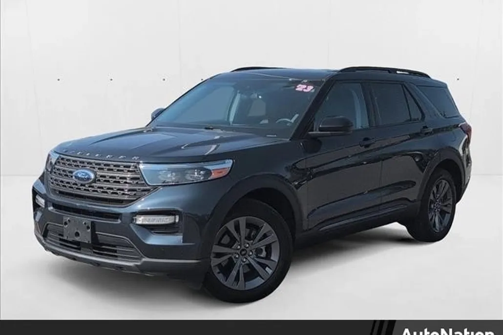 2022 Ford Explorer XLT Sport photo 1
