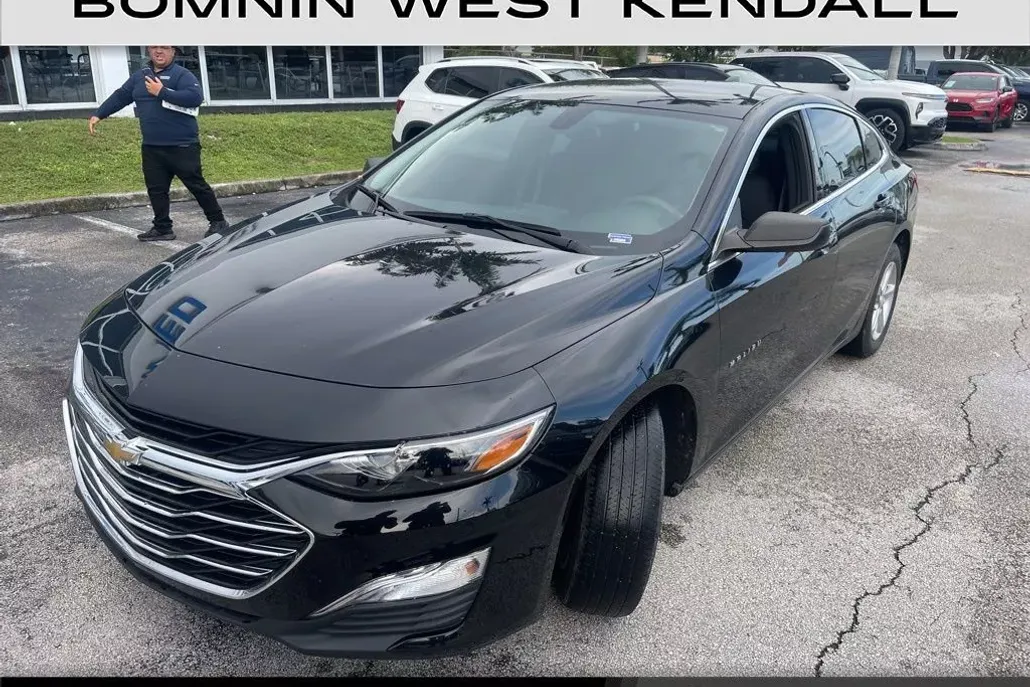 2022 Chevrolet Malibu LS photo 1