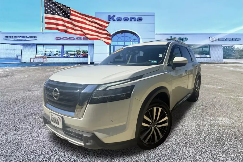 2022 Nissan Pathfinder Platinum photo 1