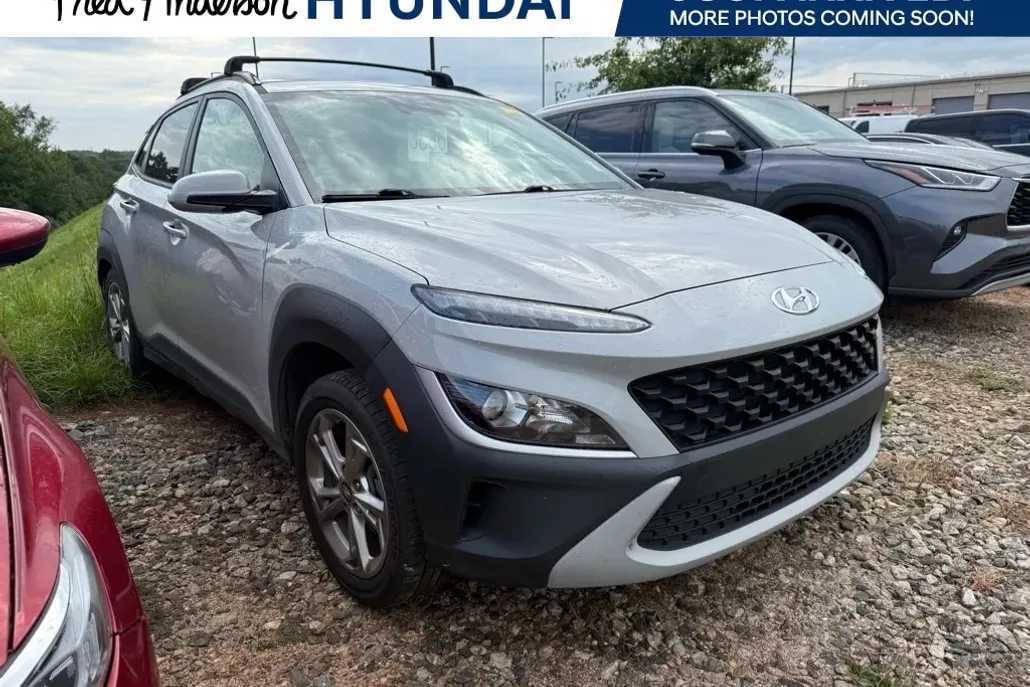 2022 Hyundai Kona SEL photo 1