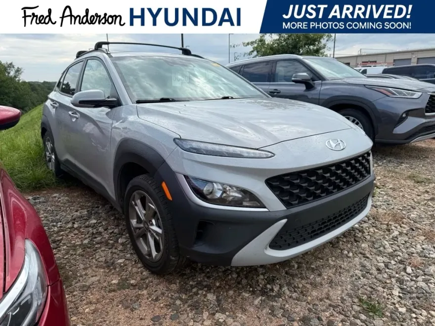 2022 Hyundai Kona SEL photo 1