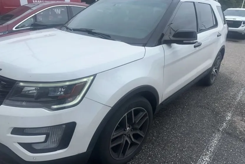 2017 Ford Explorer Sport photo 1