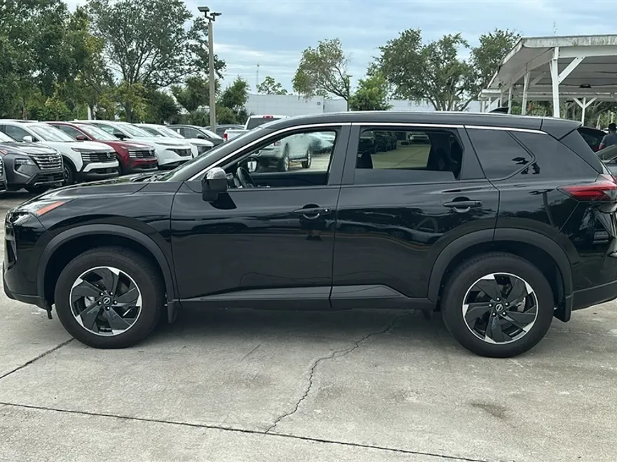 2024 Nissan Rogue SV photo 1