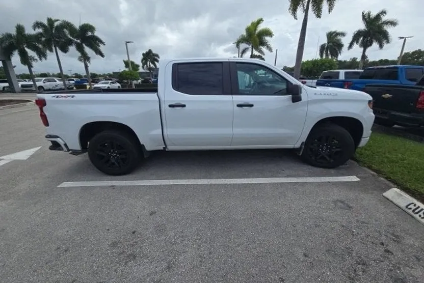 2025 Chevrolet Silverado 1500 Custom photo 1