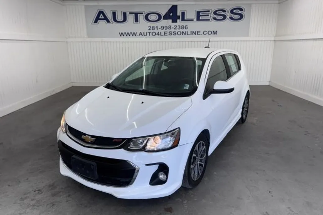 2017 Chevrolet Sonic LT photo 1