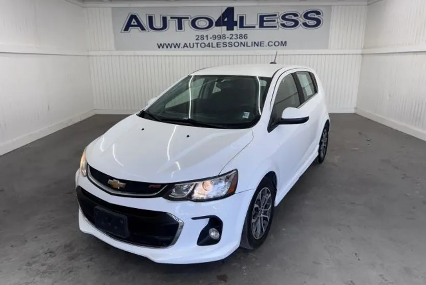 2017 Chevrolet Sonic LT photo 1