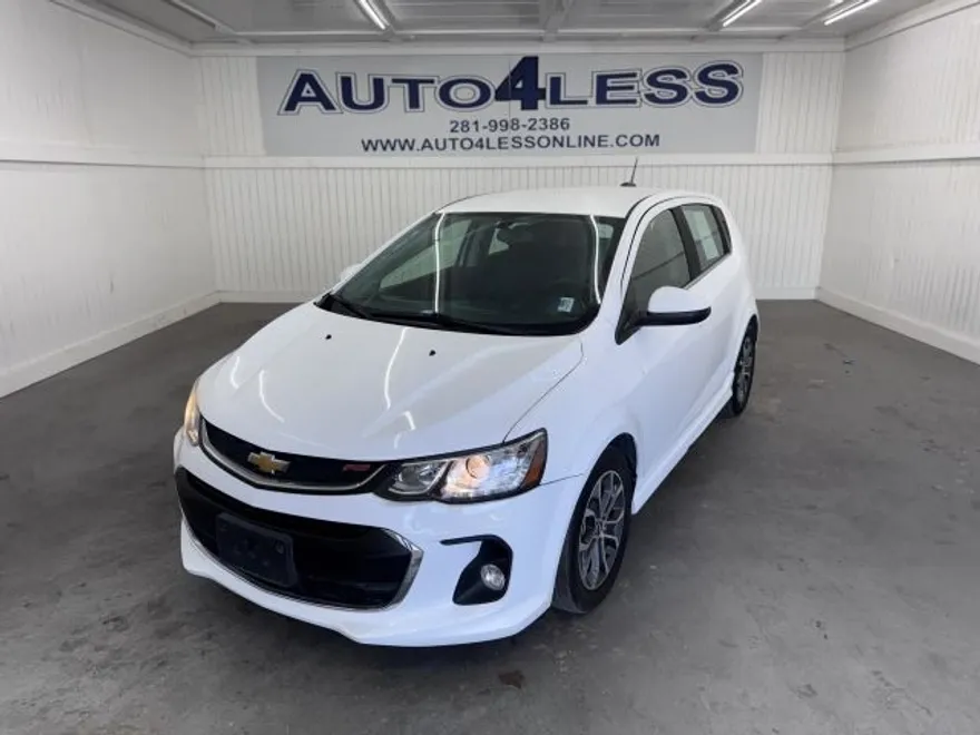 2017 Chevrolet Sonic LT photo 1
