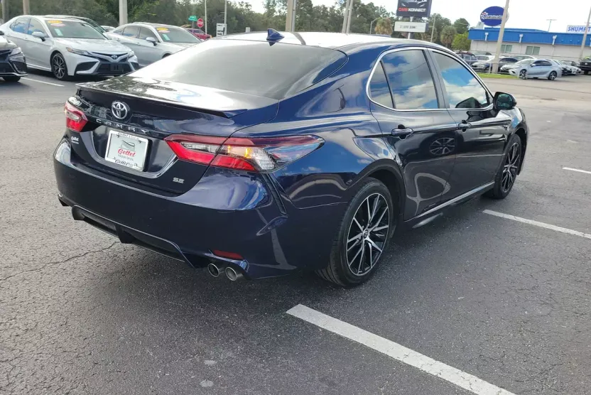 2021 Toyota Camry SE photo 1