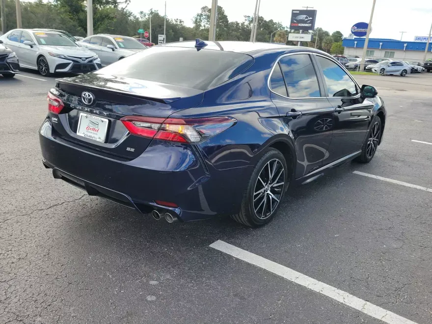 2021 Toyota Camry SE photo 1