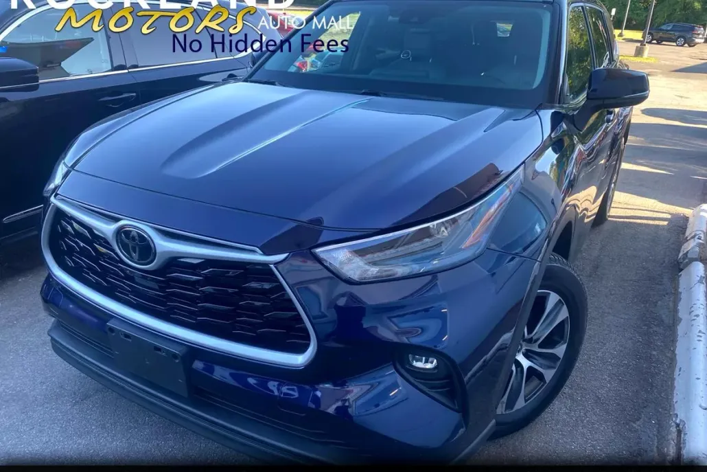 2022 Toyota Highlander XLE photo 1
