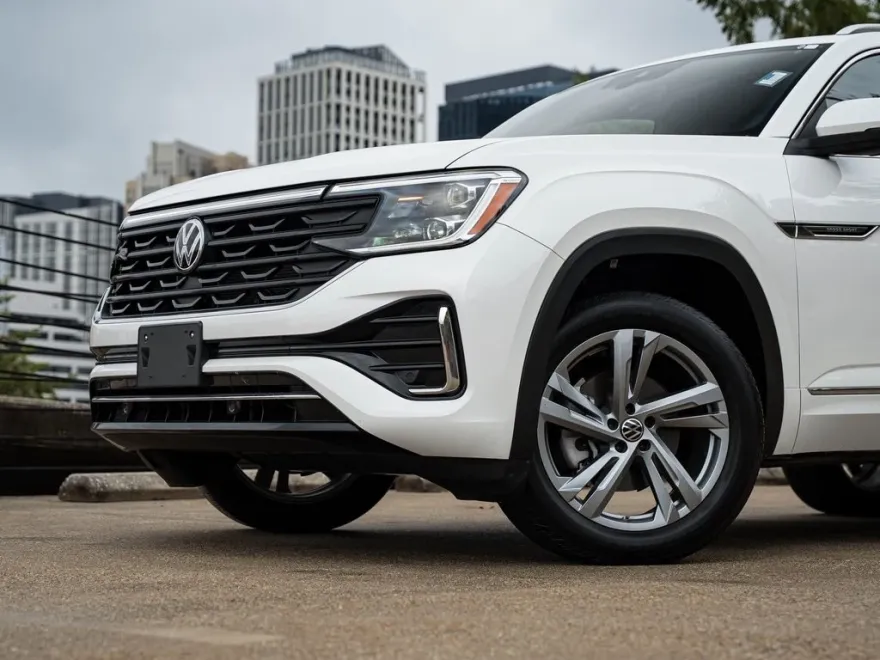2024 Volkswagen Atlas Cross Sport SEL R-Line photo 1