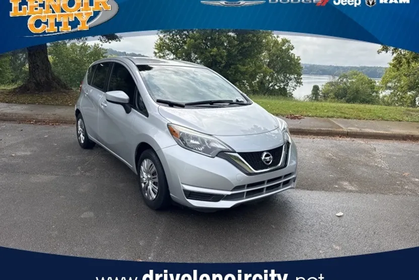 2019 Nissan Versa Note SV photo 1