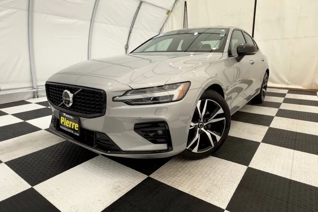 2025 Volvo S60 Core photo 1