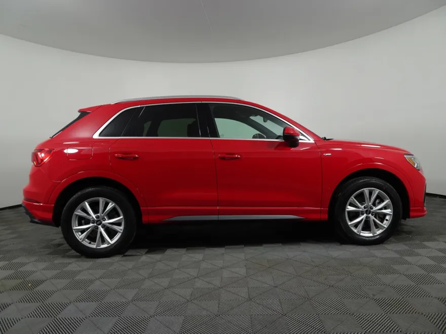 2024 Audi Q3 S line Premium photo 1