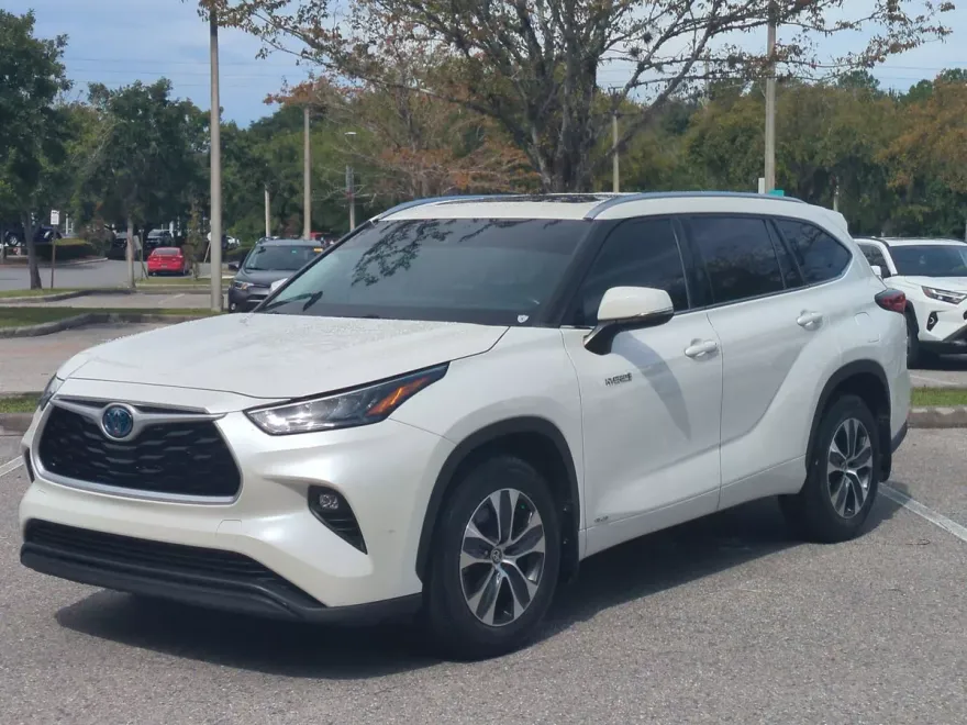 2020 Toyota Highlander Hybrid XLE photo 1