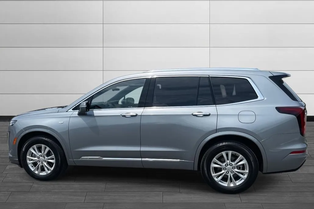 2025 Cadillac XT6 Luxury photo 1