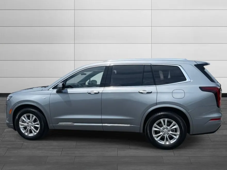2025 Cadillac XT6 Luxury photo 1