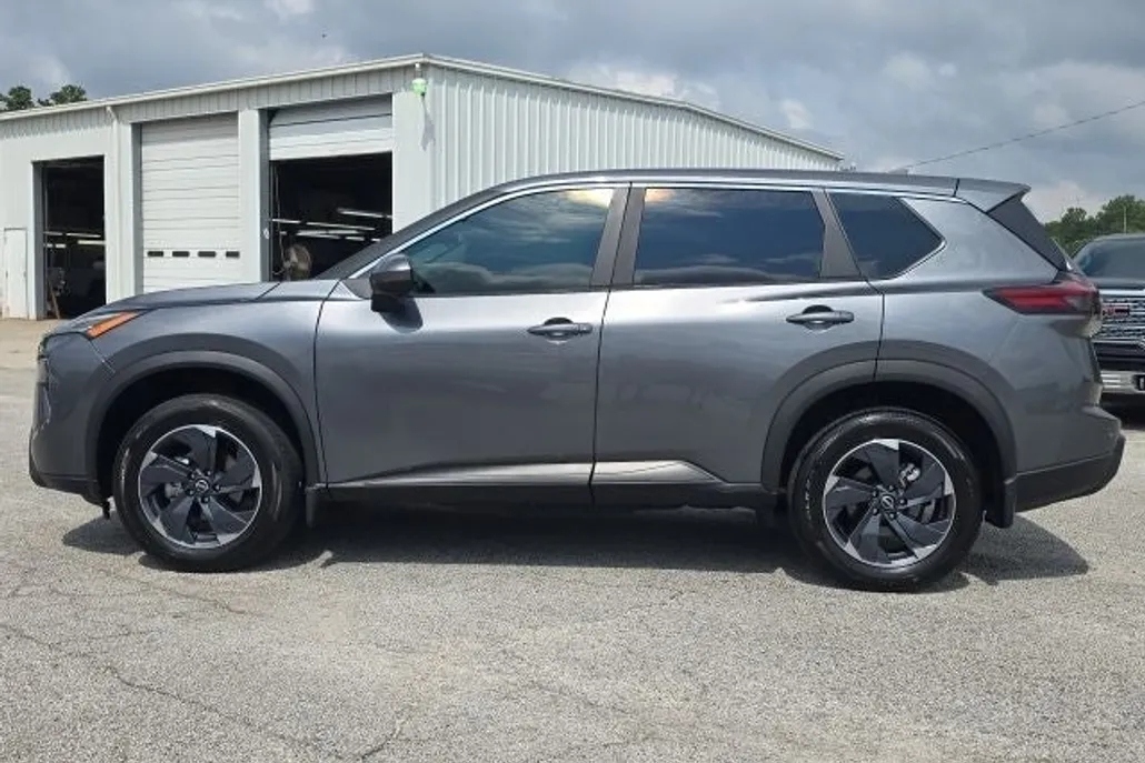 2025 Nissan Rogue SV photo 1